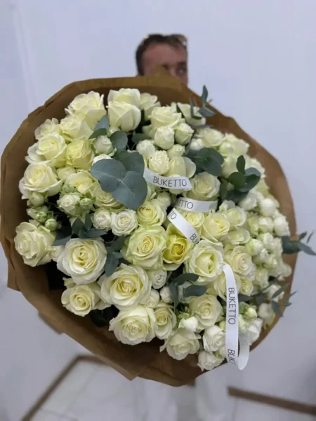 Букет из белых роз